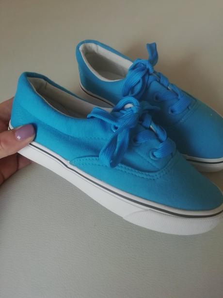 Plátěné tenisky, 30