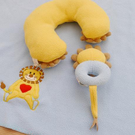 Cestovni set-  decka+chrastitko+polstarek za krk, 