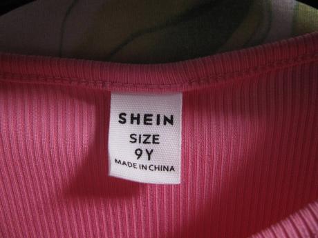 Crop top růžové pružné řádkované tričko, 134