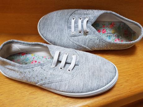 Látkové tenisky, 31