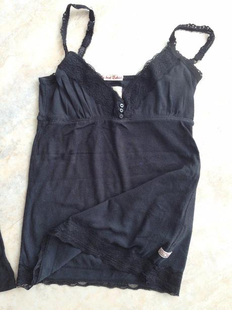 2 černá tílka zn.skiny a retro jeans  vel. s, skiny,s