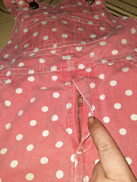 Dívčí šaty s laclem puntíky vel. 98 - 104, 98