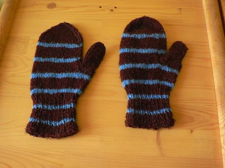 Pletené dámské hnědé rukavice palčáky proužkované, s