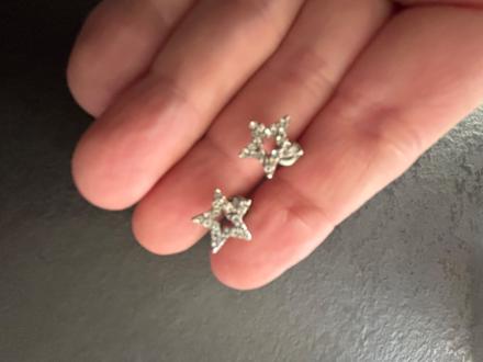 Náušnice bižuterie,