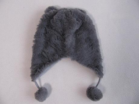Zimní tmavě šedá čepice s bambulemi a kožešinkou, early days,92