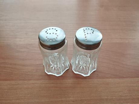 Drobná keramika a sklo dle fota.,