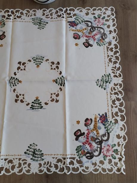 Nový vánoční ubrus s košíkem, 