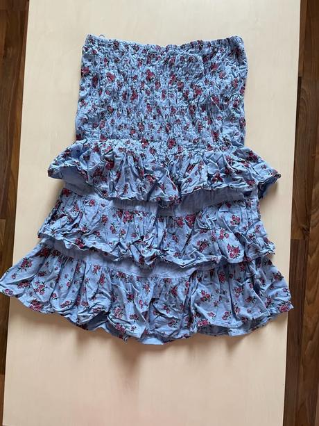 Top s volnáky nebo minišaty pro menší díry se spod, m