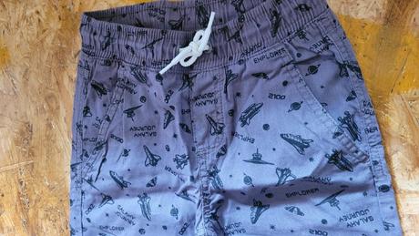 2 x tepláky, 2 x pláťáky a pantofle, 104–116