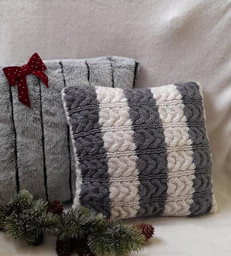 Copánkový povlak na polštář - bílo šedý pruh, 