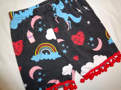 Kouzelné letní šortky s bambulkami, 110