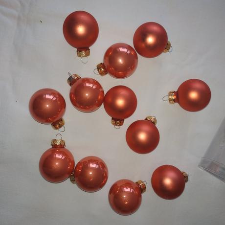 12ks malých koulí na zavěšení, 