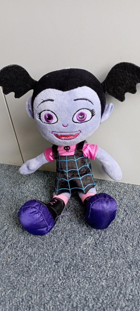 Plyšová "vampírka",