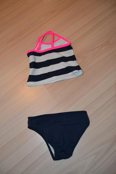 Plavky dvoudílné, 104