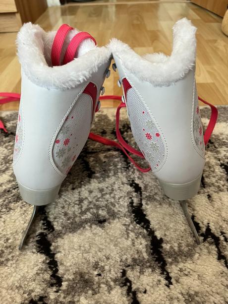 Dívčí brusle, crowned,33