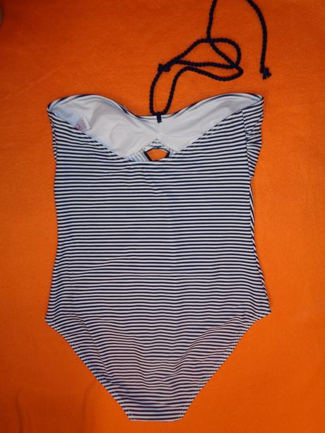 Luxusní modrobílé pruhované jednodílné plavky, 40