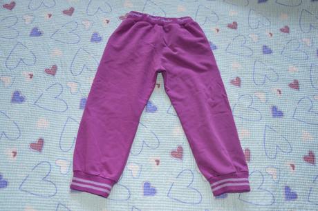 Fialové tepláčky, 98