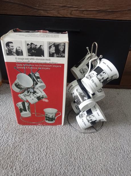 Hrnečky na stojanu, 