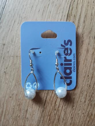 Náušnice bižuterie,