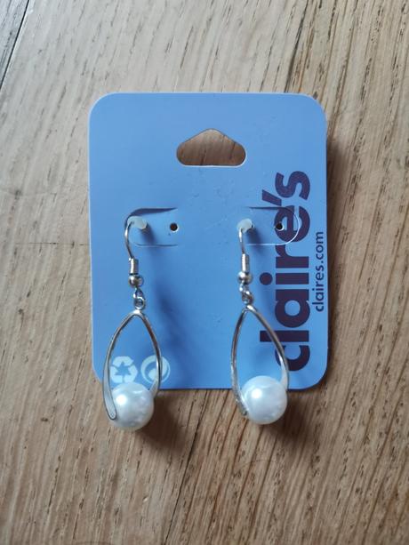 Náušnice bižuterie,