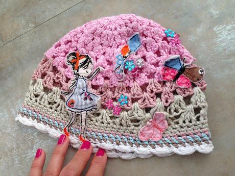 Růžová čepička motýl kytky panenka 1,5r. háčkovaná, 86