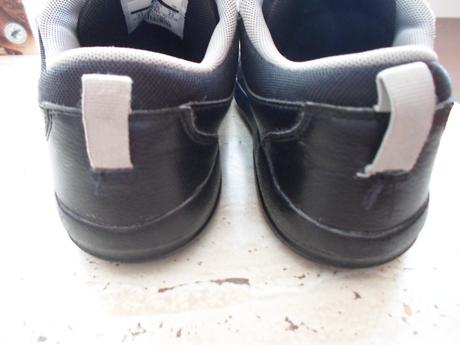 Černé boty tenisky botasky sálovky, nike,35