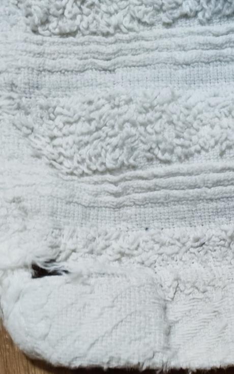 1 osuška, dva ručníky, 