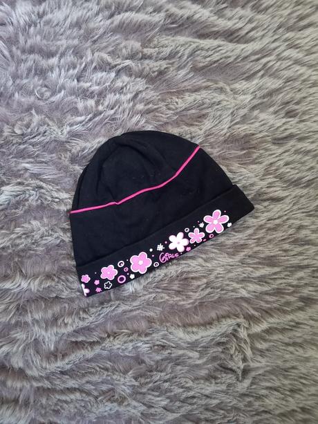 Černá čepice, 146