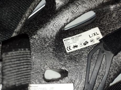 Cyklistická helma, l