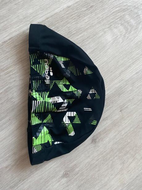 Koupací cepice, 104