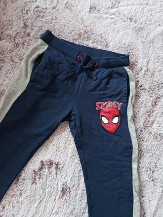 Tepláky spiderman č.134, 134