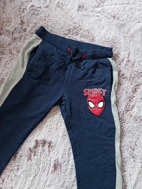 Tepláky spiderman č.134, 134