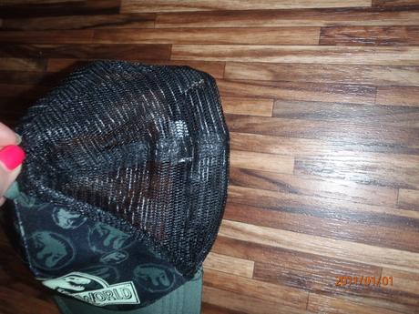 Kšiltovka jurský svět, 128