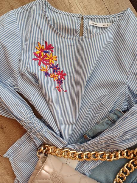 Set jarniho obleceni halenky a sukne, s