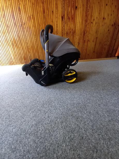 Autosedačka doona s integrovaným podvozkem 2v1, 