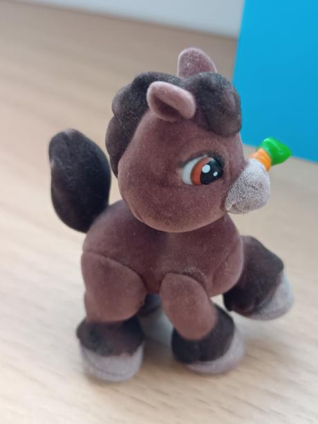 Sametový koník s mrkvičkou,