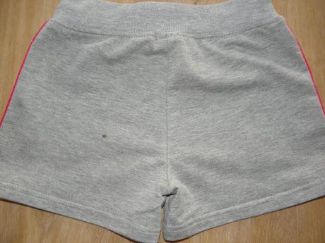 Dívčí šedé kraťasy zn. kugo vel.140, kugo,140