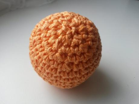 Háčkovaný míček 6,5 cm,