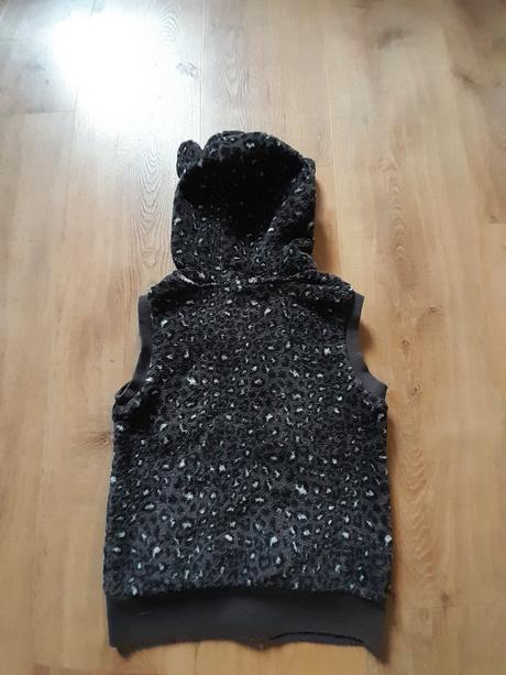 Chlupatá vesta, c&a, vel 134/140, c&a,134