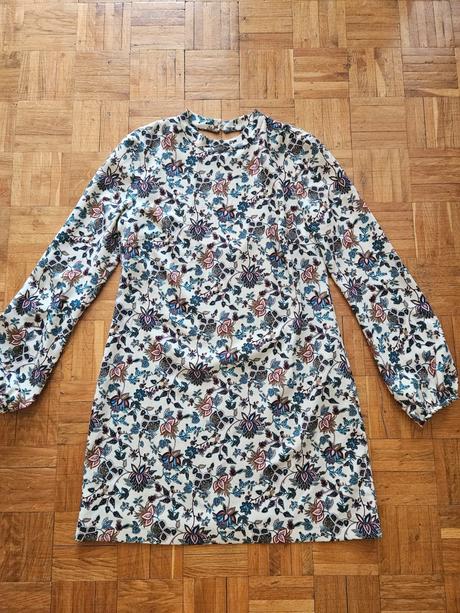 Letní šaty s výstřihem na zádech, zara,38