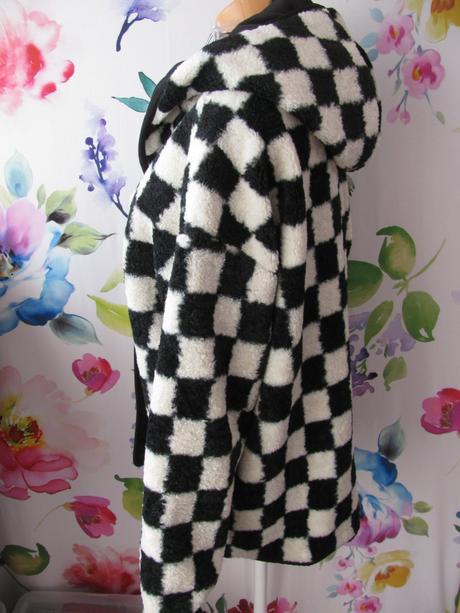 Dámská bunda s kapucí s umělé kožešiny, m