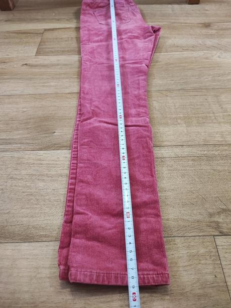 Růžové džegíny, 152