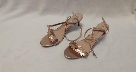 Zlaté páskové sandály na podpatku, 42