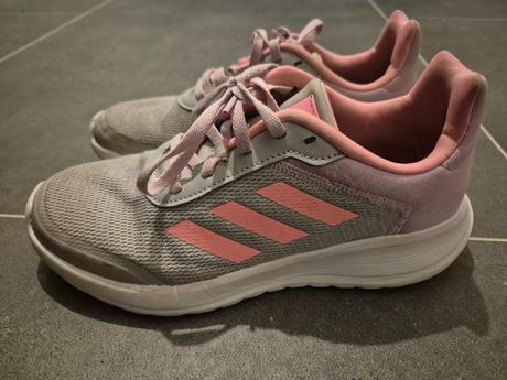 Tenisky adidas s bílou podrážkou vel. 37,5, adidas,37