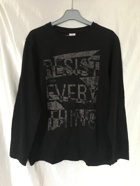 Černé triko s nápisem, 146