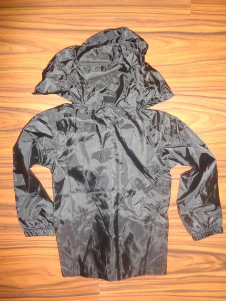 Černá šusťáková nepromokavá bunda, 104