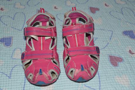 27 28 růžové sandály, 28