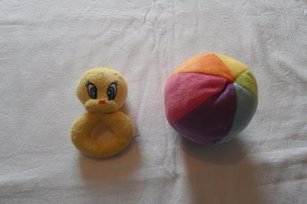 J14 chrastítko tweety a míček,