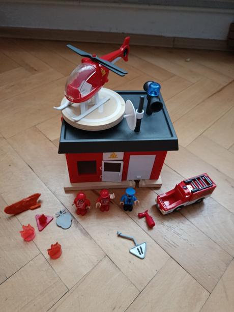 Hasičská stanice - koleje, vláčky, 