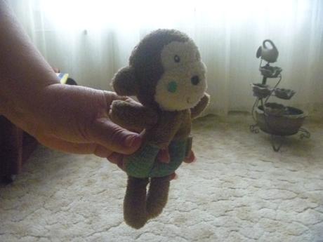 Plyšové chrastítko opice,